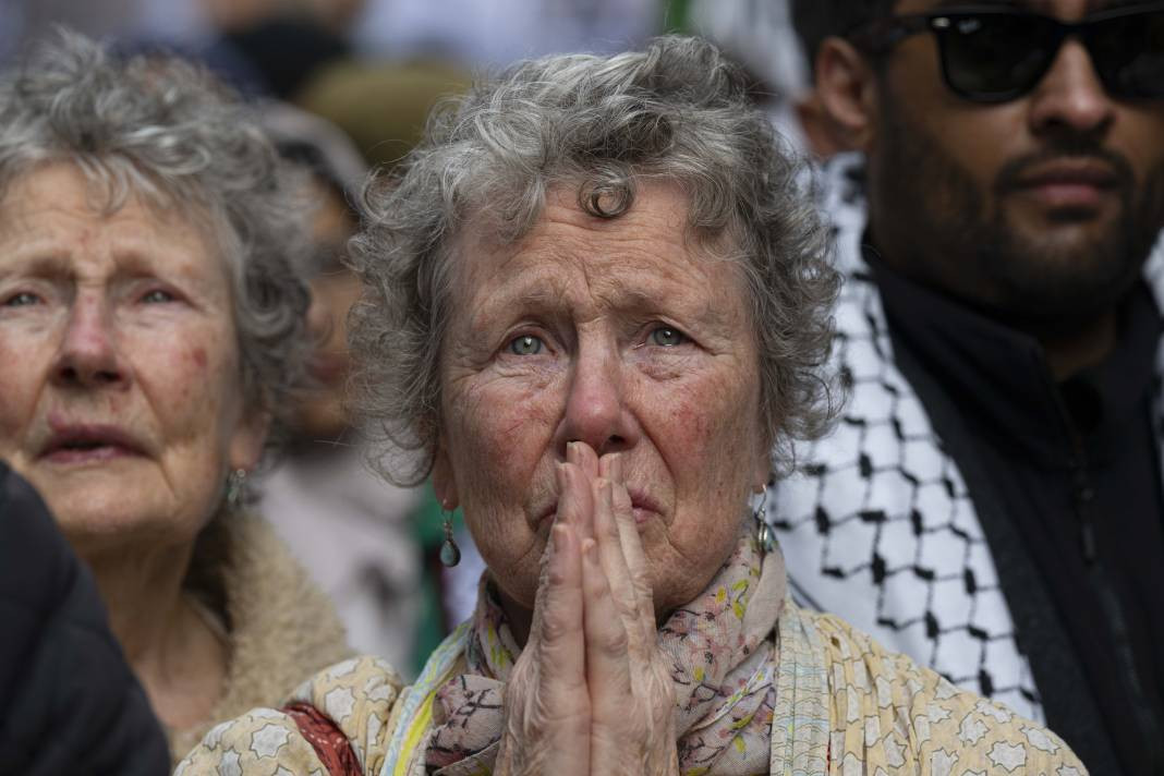 Londra ve Saraybosna'da İsrail protestosu! Binlerce kişi sokaklara döküldü - Resim: 1